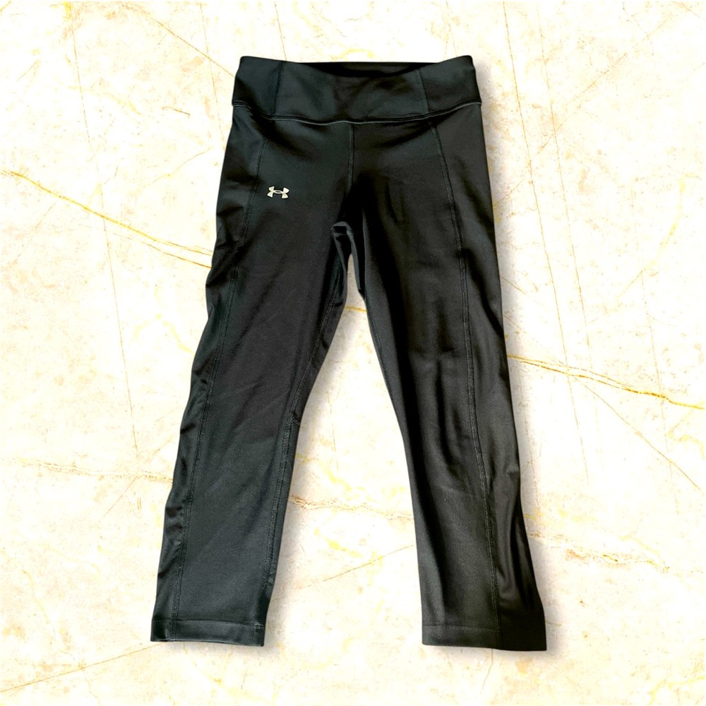 Women’s cropped under armour black leggings small